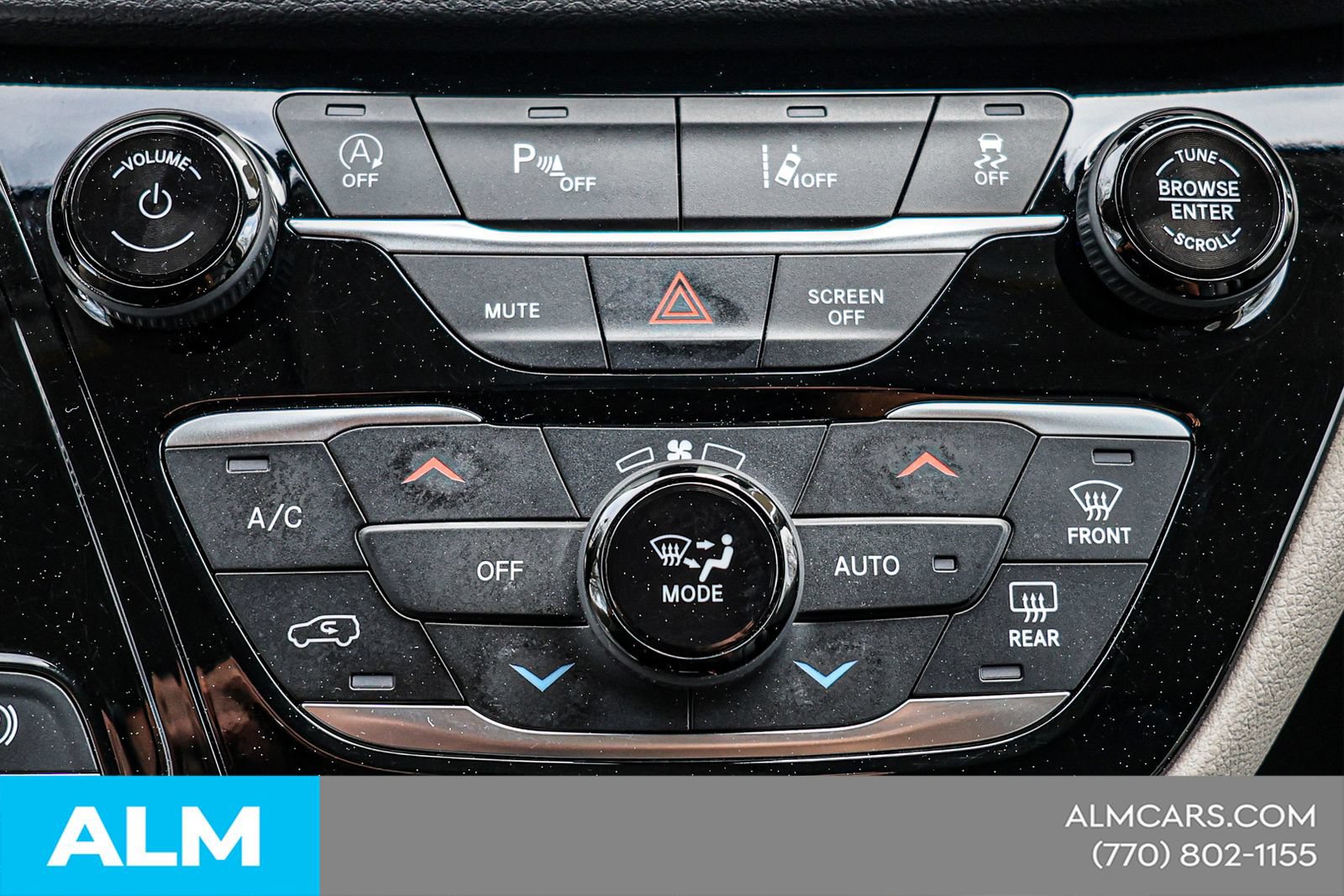 Used 2024 Chrysler Pacifica Touring-L FWD image 32