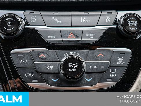 Used 2024 Chrysler Pacifica Touring-L FWD image 32