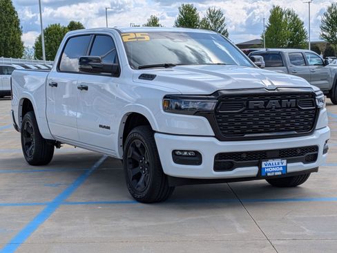 Used 2025 RAM 1500 Big Horn AWD/4WD image 4