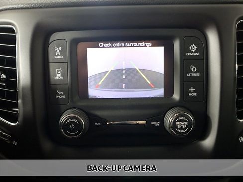 Used 2018 Jeep Compass Latitude AWD/4WD image 3