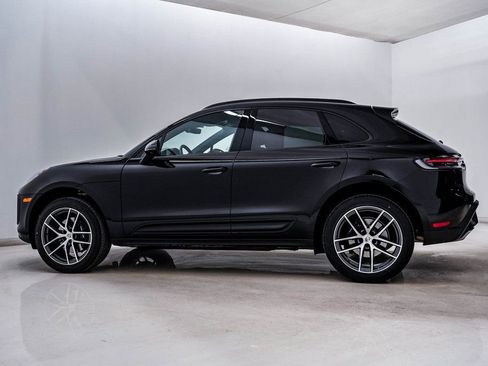 Certified 2025 Porsche Macan image 2