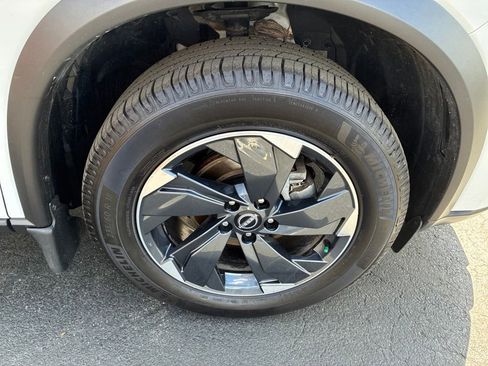 Certified 2024 Nissan Rogue SV w/ SV Premium Package AWD/4WD image 9