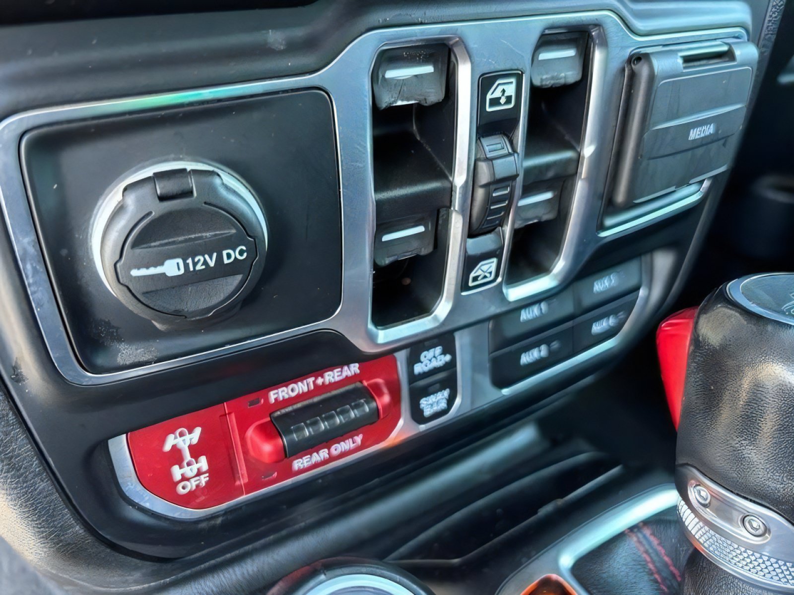 Used 2021 Jeep Gladiator Rubicon AWD/4WD image 15