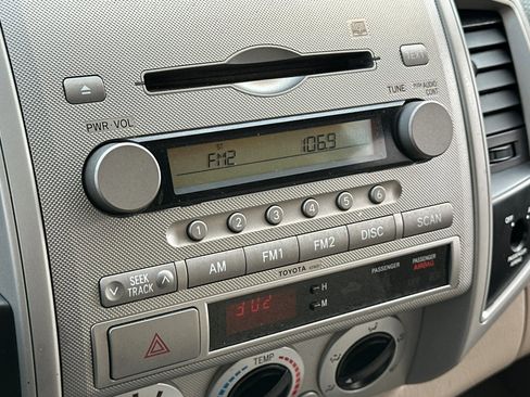 Used 2006 Toyota Tacoma PreRunner image 25