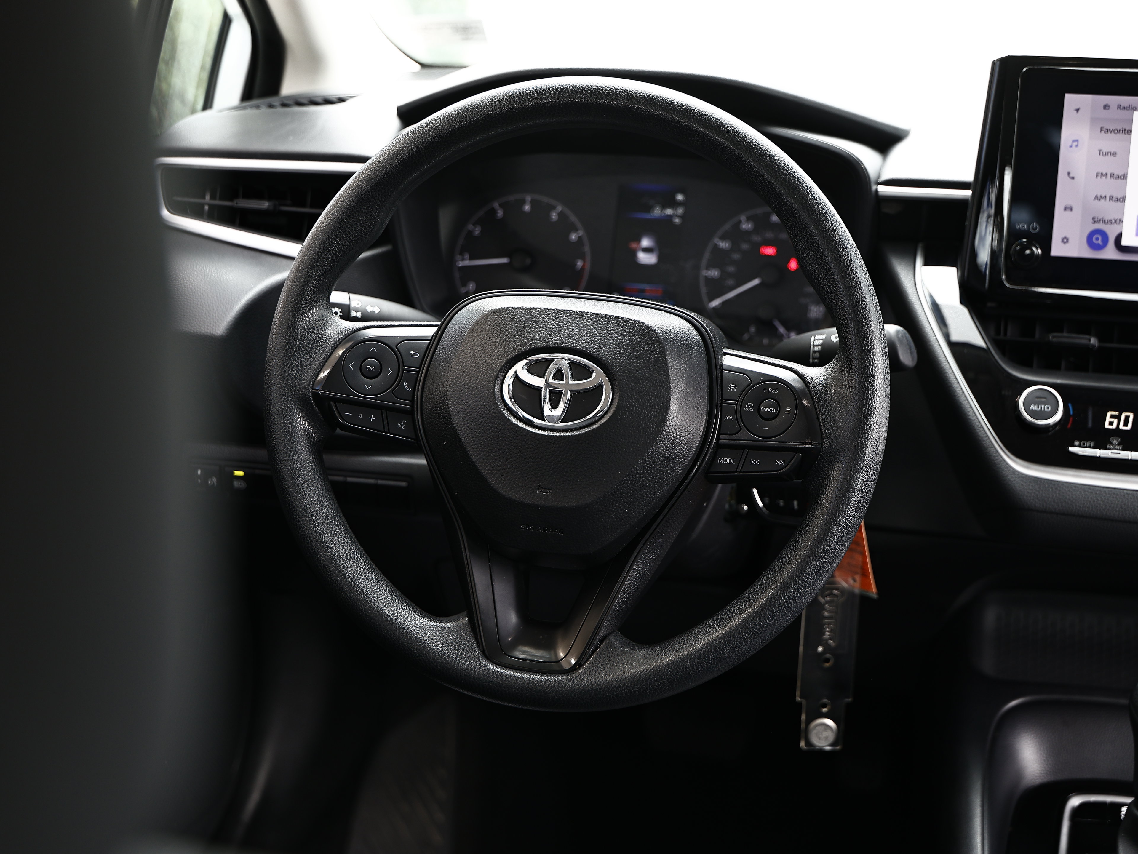 Used 2025 Toyota Corolla LE FWD image 26