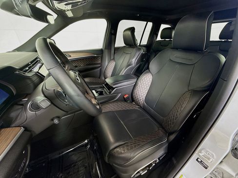 Used 2023 Jeep Grand Cherokee Summit image 5