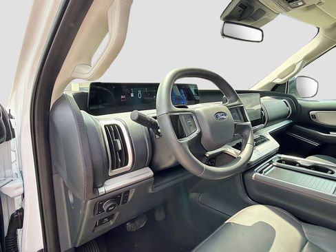 Used 2025 Ford Expedition Active AWD/4WD image 15