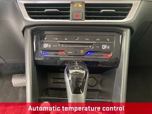 Used 2025 Volkswagen Taos SE AWD/4WD image 9