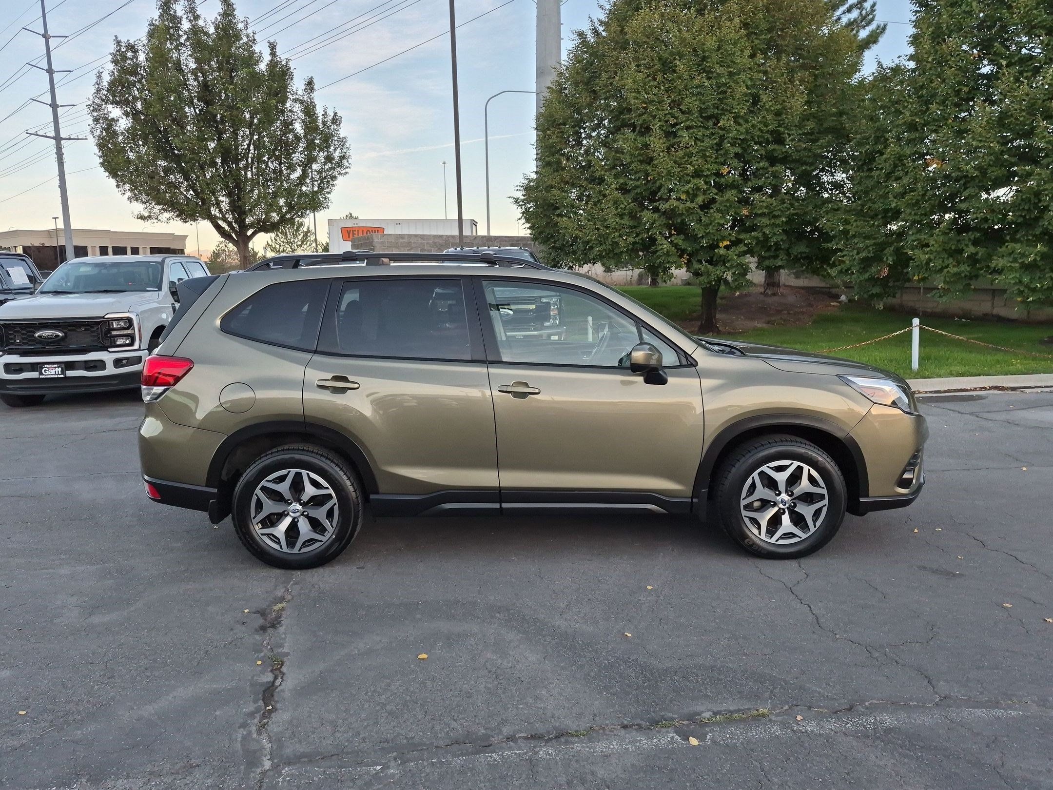 Used 2024 Subaru Forester Premium w/ Convenience Package AWD/4WD image 2