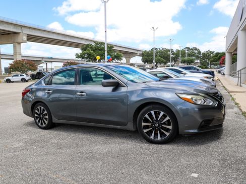 Used 2018 Nissan Altima 2.5 SV FWD image 6