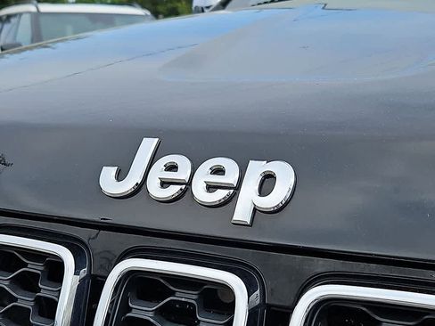 Used 2017 Jeep Grand Cherokee Limited w/ Luxury Group II AWD/4WD image 31