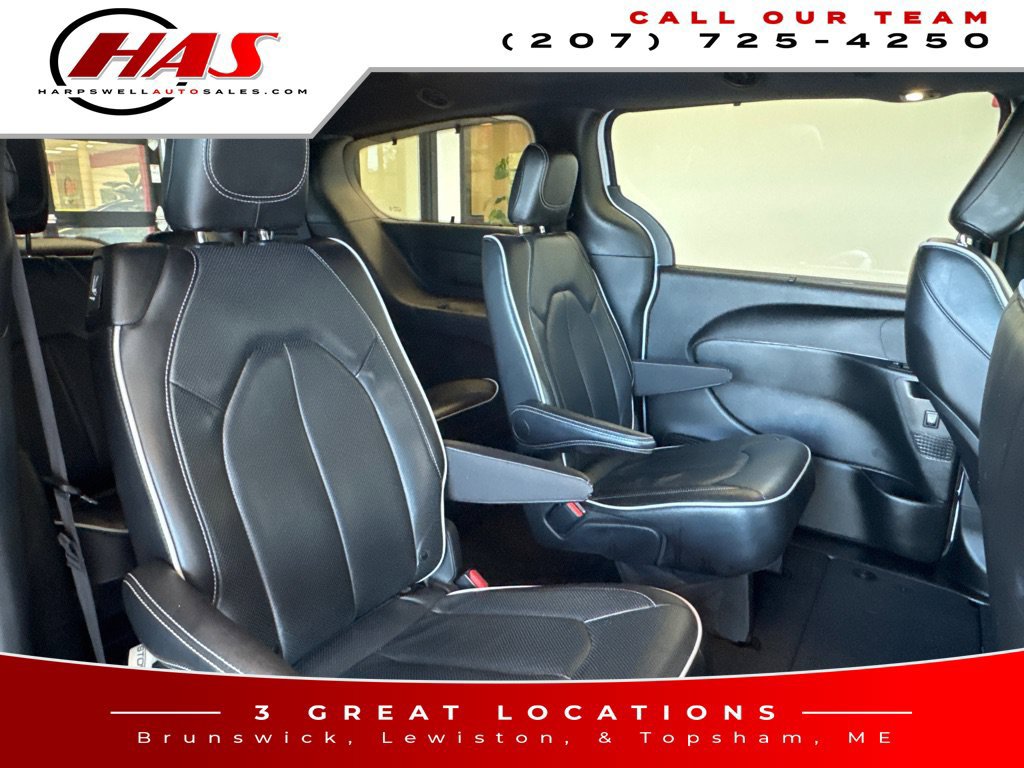 Used 2025 Chrysler Pacifica Limited FWD image 13