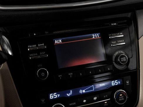 Used 2015 Nissan Rogue SV image 30