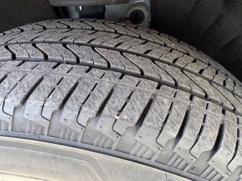 Used 2023 Chevrolet Traverse LT image 13