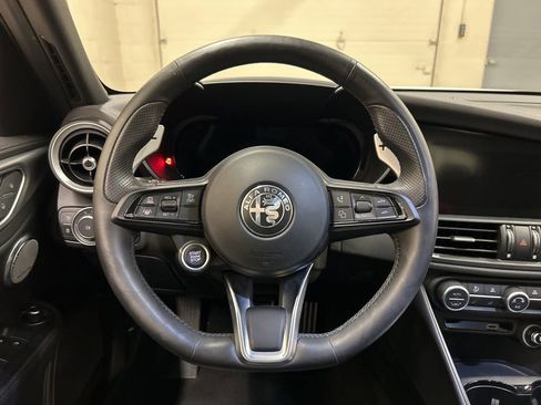 Used 2024 Alfa Romeo Giulia Veloce AWD/4WD image 17