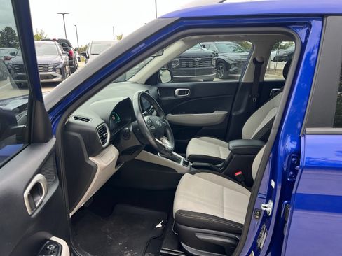 Certified 2025 Hyundai Venue SEL FWD image 23
