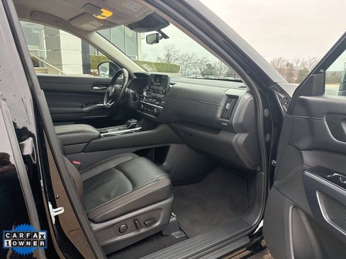 Used 2025 Nissan Pathfinder SL image 24