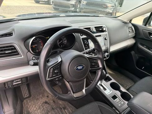 Used 2018 Subaru Outback 2.5i Premium w/ Popular Package #1 AWD/4WD image 12