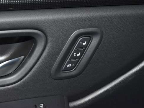 Used 2025 Honda Pilot Black Edition image 5