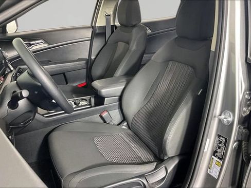Used 2025 Kia Sportage LX FWD image 19