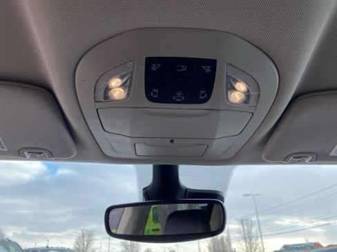 Used 2024 Chrysler Pacifica Touring-L FWD image 15