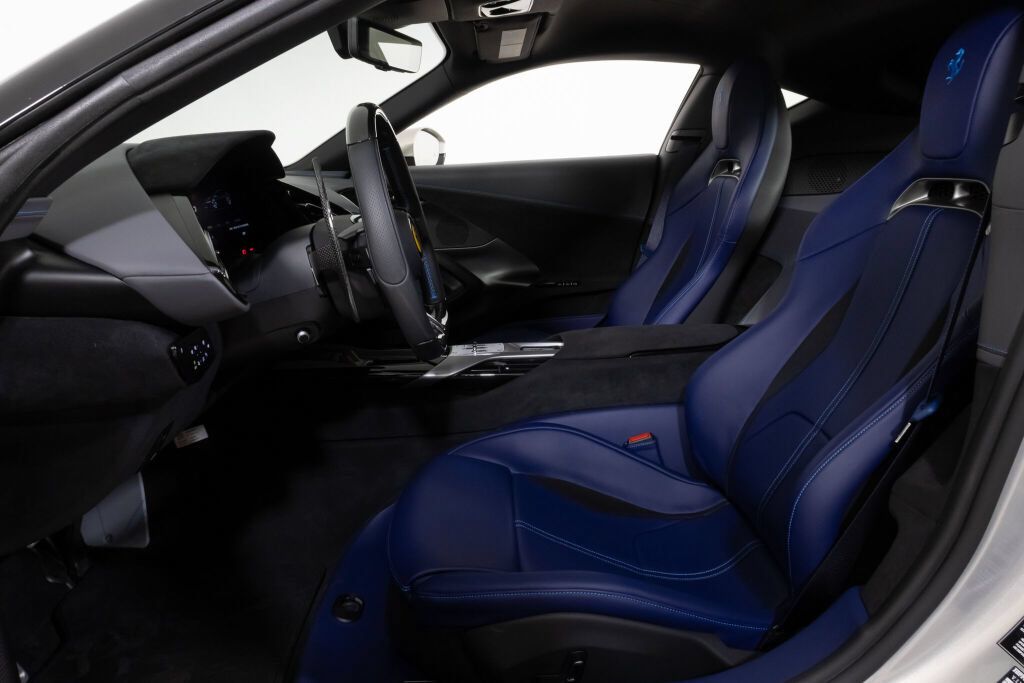 Used 2025 Ferrari 12Cilindri RWD image 4