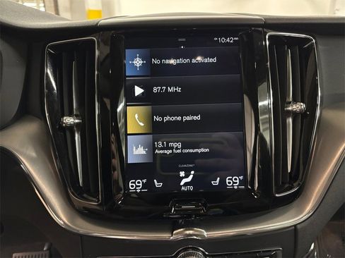 Used 2019 Volvo XC60 T8 Momentum w/ Premium Package image 22