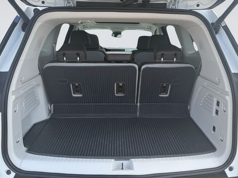 Used 2025 GMC Acadia Denali FWD image 29