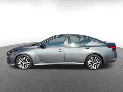 Used 2025 Nissan Altima 2.5 SV image 9