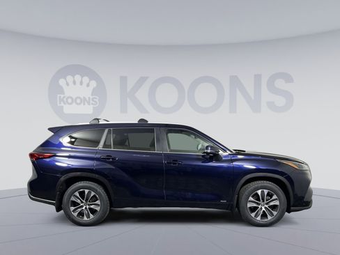 Used 2023 Toyota Highlander XLE image 8