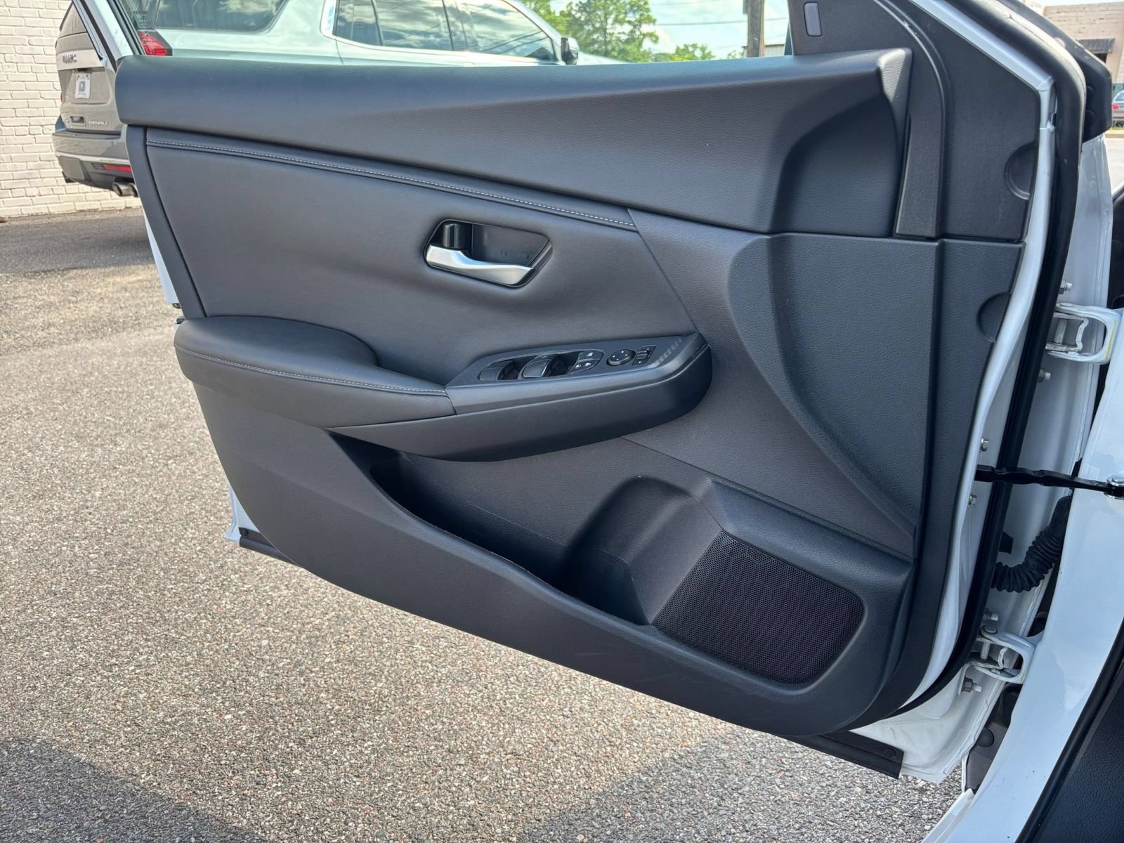 Used 2025 Nissan Sentra SV FWD image 18