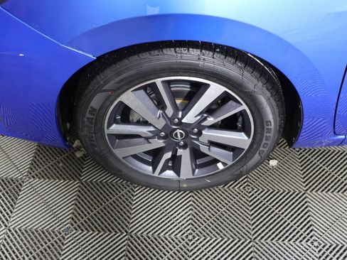 Used 2023 Nissan Versa SV image 14