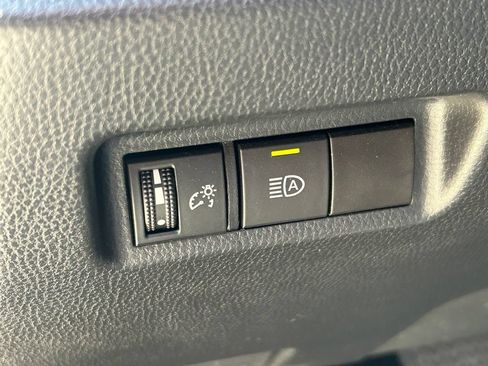Used 2022 Toyota RAV4 LE FWD image 23