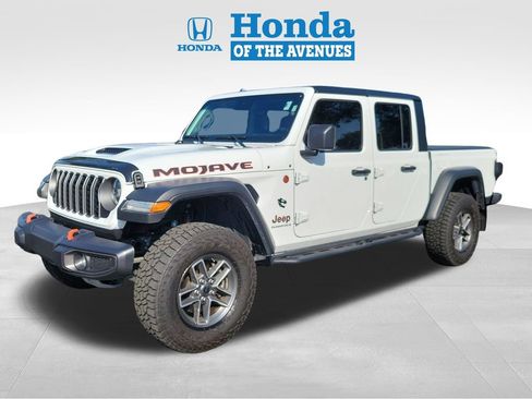 Used 2025 Jeep Gladiator Mojave w/ Convenience Group AWD/4WD image 2