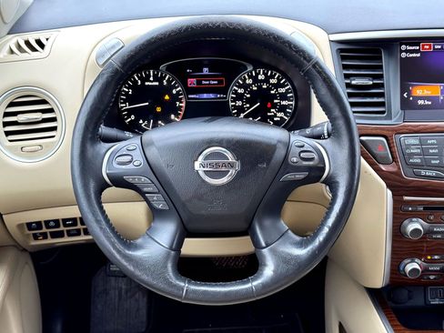Used 2019 Nissan Pathfinder Platinum image 26
