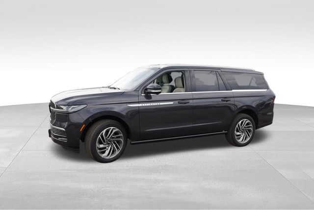 Used 2025 Lincoln Navigator L Reserve AWD/4WD image 10