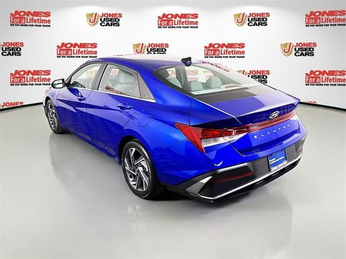 Certified 2024 Hyundai Elantra SEL w/ Convenience Package image 2