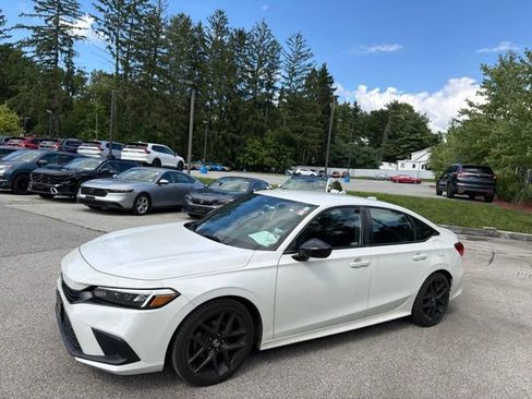 Used 2023 Honda Civic Sport image 2