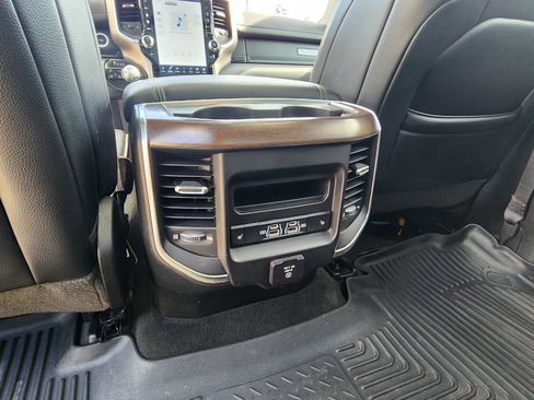 Used 2022 RAM 1500 Laramie AWD/4WD image 19