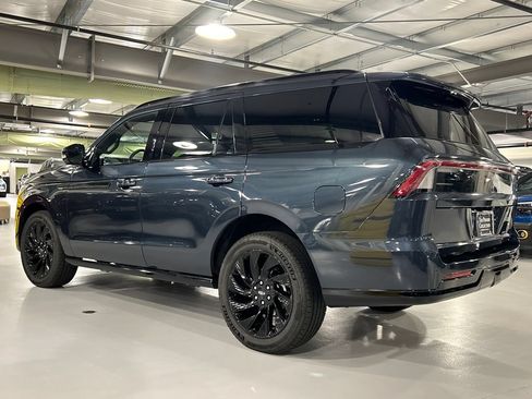 Used 2026 Lincoln Navigator Reserve w/ Jet Appearance Package AWD/4WD image 4