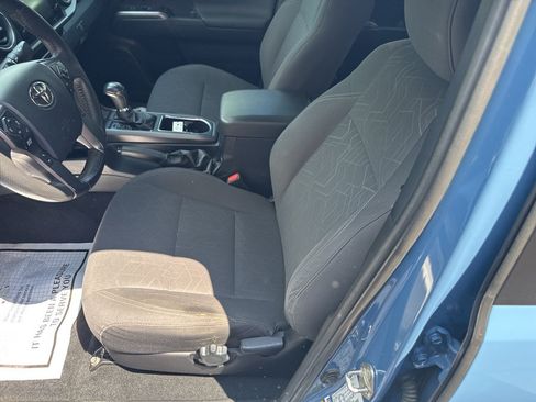 Used 2019 Toyota Tacoma TRD Off-Road AWD/4WD image 19
