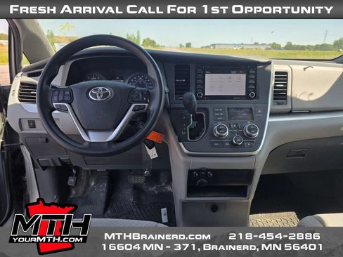 Used 2020 Toyota Sienna LE FWD image 12
