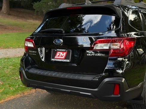 Used 2018 Subaru Outback 2.5i Premium image 17
