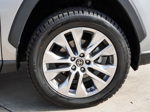 Used 2024 Toyota RAV4 XLE Premium AWD/4WD image 10