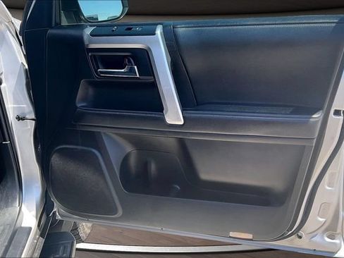 Used 2020 Toyota 4Runner SR5 AWD/4WD image 21