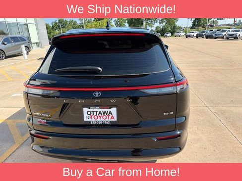 Used 2025 Toyota Crown Signia AWD/4WD image 6