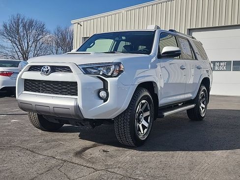 Used 2018 Toyota 4Runner TRD Off-Road Premium image 3