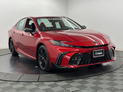 Used 2026 Toyota Camry Hybrid FWD image 8