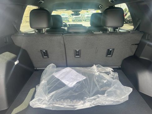 New 2026 Chevrolet Equinox LT w/ Convenience Package II FWD image 5