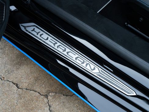 Used 2018 Lamborghini Huracan Performante AWD/4WD image 27